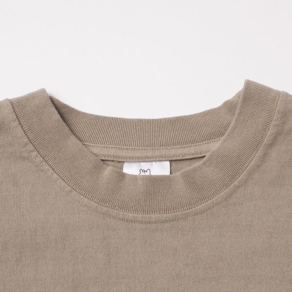 Garment dye emblem sweatshirt