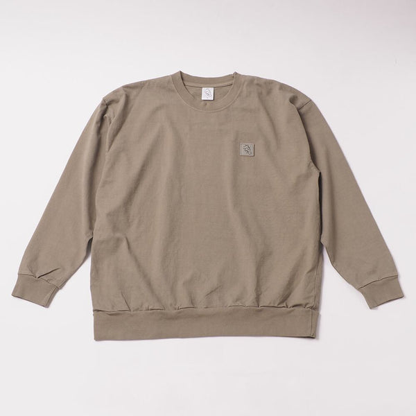 Garment dye emblem sweatshirt